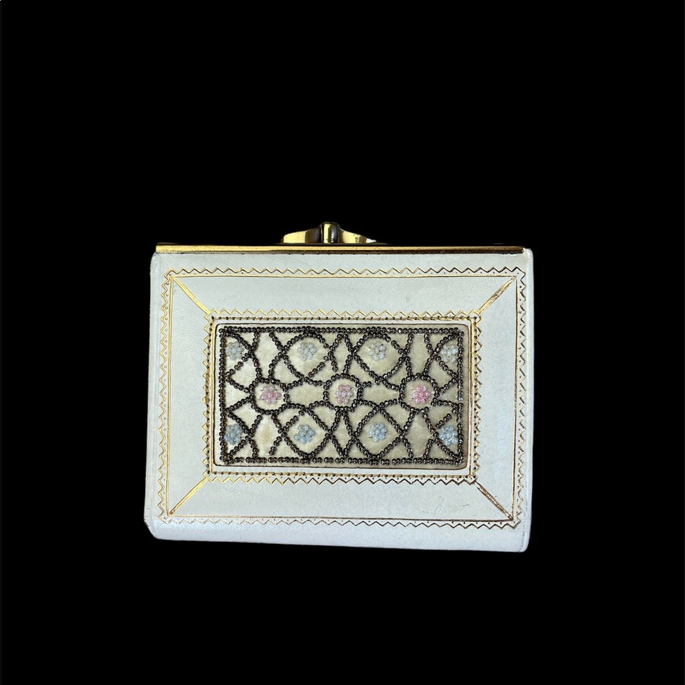 Vinatge Coin Purse with Bead accents.